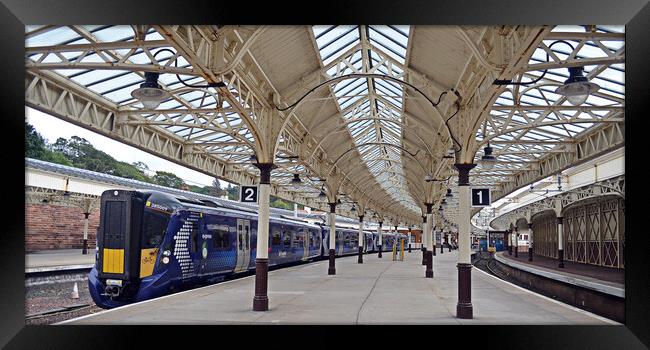 Glasgow train sitting at Wemyss Bay station Framed Print by Allan Durward Photography