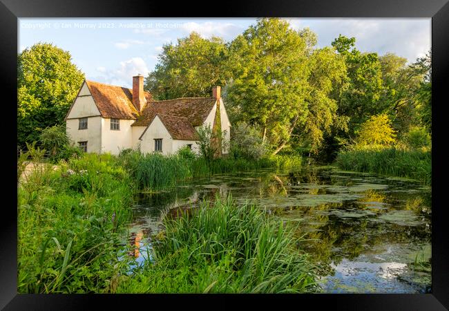 Willy Lott's House cottage, Flatford Mill Framed Print by Ian Murray