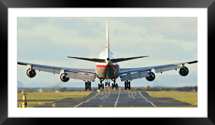 Boeing 747-400 landing Framed Mounted Print by Allan Durward Photography