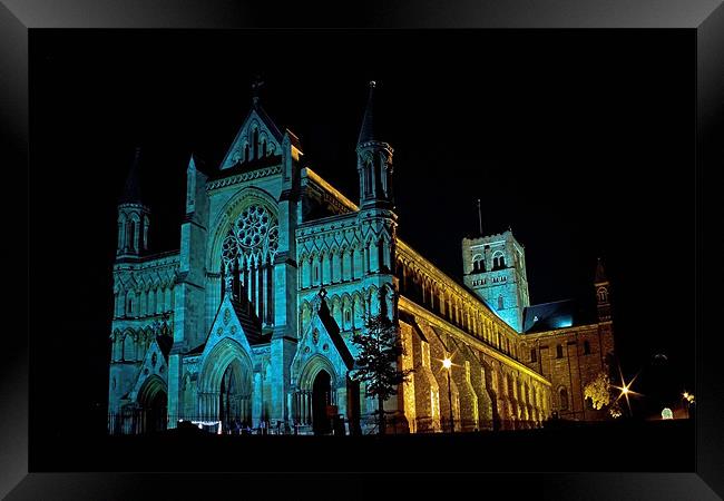 St Albans Cathedral Framed Print by Doug McRae