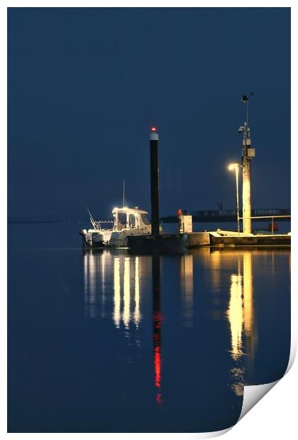 Fishing boat at the Hammerhead jetty in Brightlingsea  Print by Tony lopez