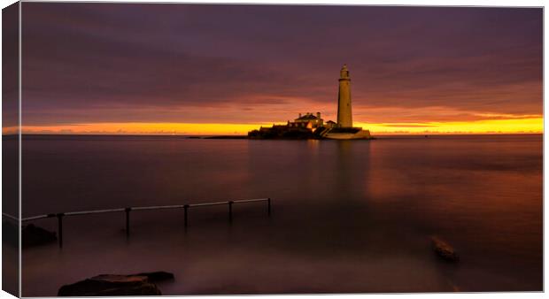 St Mary's Lighthouse Whitley Bay at First Light Canvas Print by Tim Hill