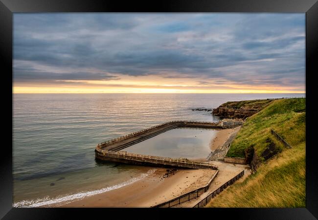 Tynemouth Outdoor Pool Framed Print by Steve Smith