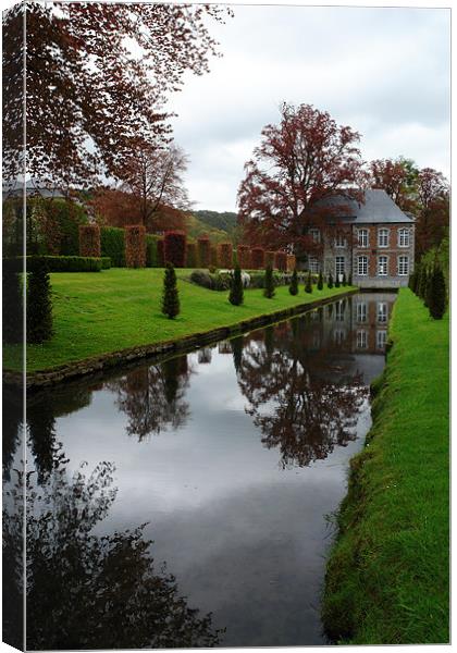 les jardins d'annevoie Canvas Print by Jo Beerens