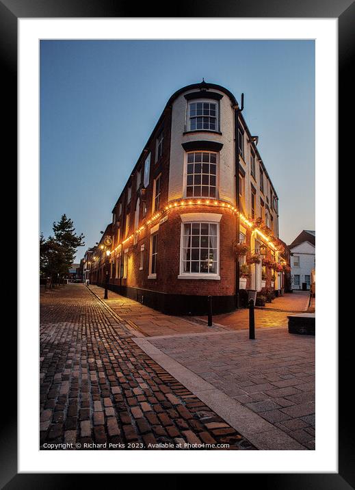 The Minerva Pub, Hull Quayside Framed Mounted Print by Richard Perks