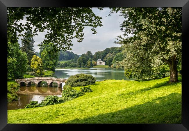 Stourhead Gardens with view of The Palladian bridge and Pantheon Framed Print by Sue Knight