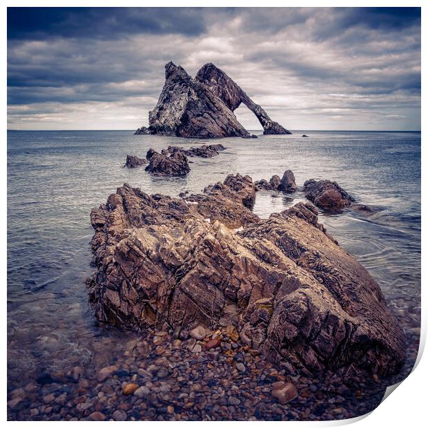 Bow Fiddle Rock Formation at Portknockie Print by John Frid