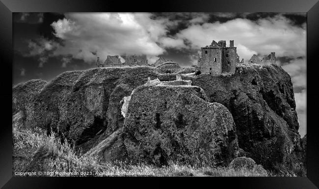 Dunnotter Castle Scotland Framed Print by Tom McPherson