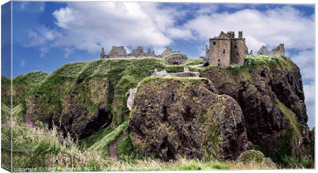 Dunnotter Castle Canvas Print by Tom McPherson