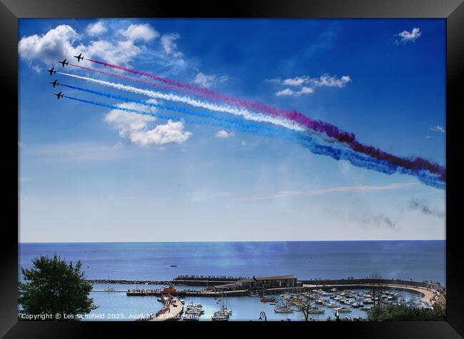 Red Arrows Display at Lyme Regis  Framed Print by Les Schofield