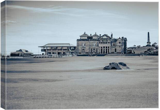 St Andrews 18th Hole & Clubhouse Canvas Print by Duncan Loraine