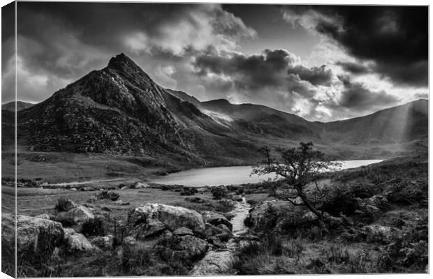 The Ogwen valley Canvas Print by Rory Trappe