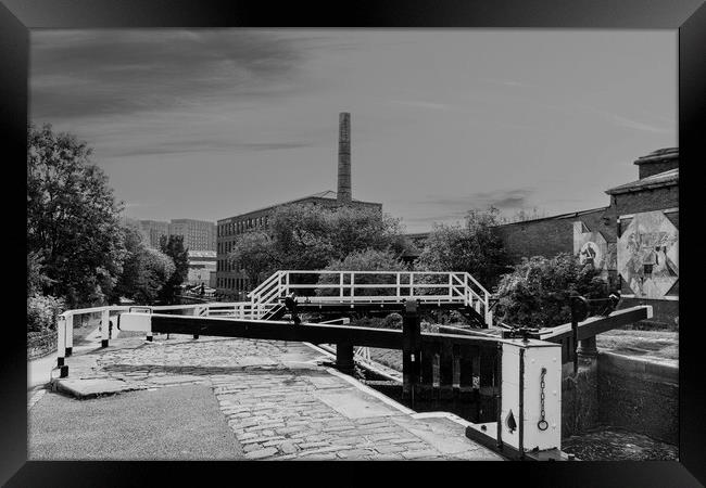 Oddy Locks Leeds Liverpool Canal Down Hill Framed Print by Glen Allen