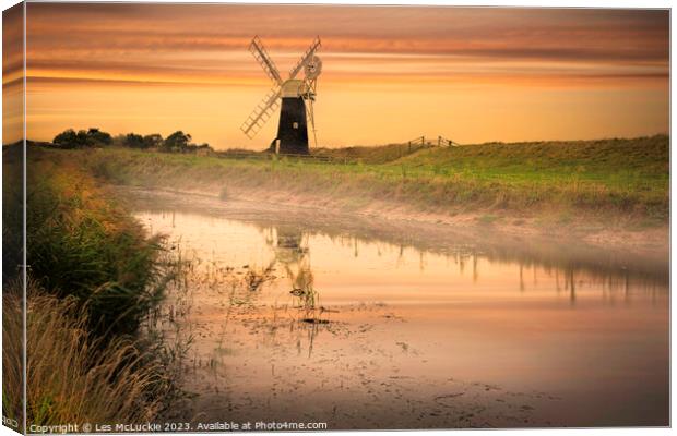 Windmill on The River Bure Canvas Print by Les McLuckie