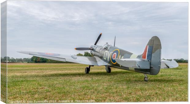 supermarine spitfire Canvas Print by Alan Tunnicliffe