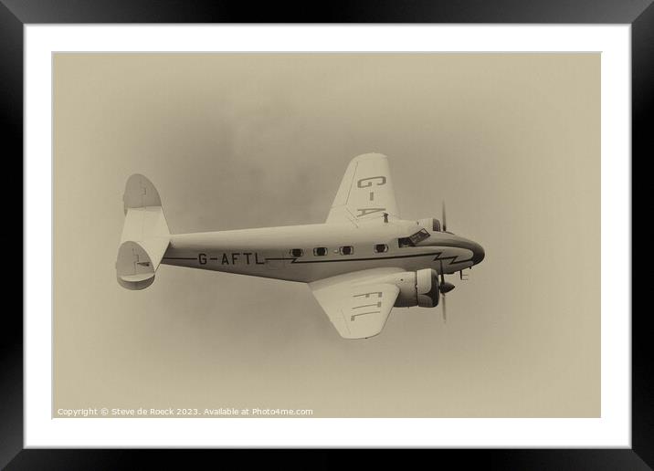 Beautiful old Lockheed Electra Framed Mounted Print by Steve de Roeck