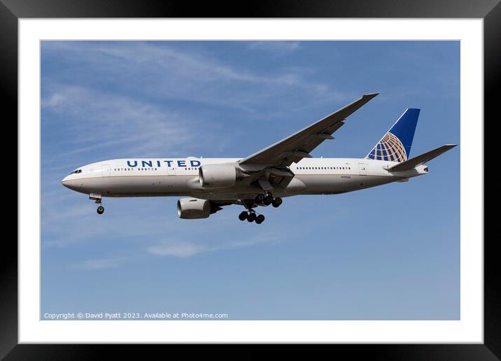 United Airlines Boeing 777-222        Framed Mounted Print by David Pyatt