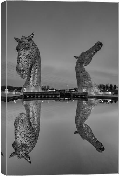 The Kelpies in black and white Canvas Print by Kevin Winter