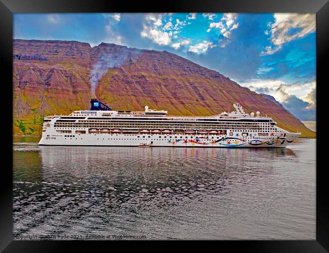 Norwegian Star Cruise Liner  Framed Print by chris hyde