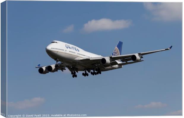 United Airlines Boeing 747-422  Canvas Print by David Pyatt