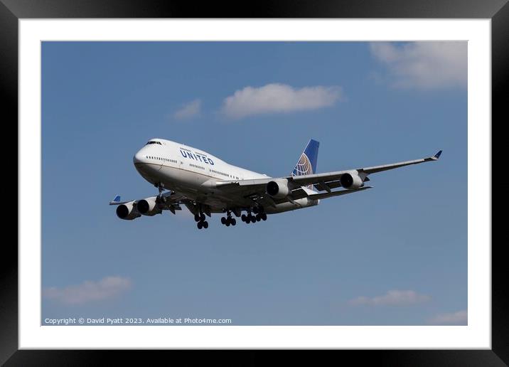 United Airlines Boeing 747-422  Framed Mounted Print by David Pyatt