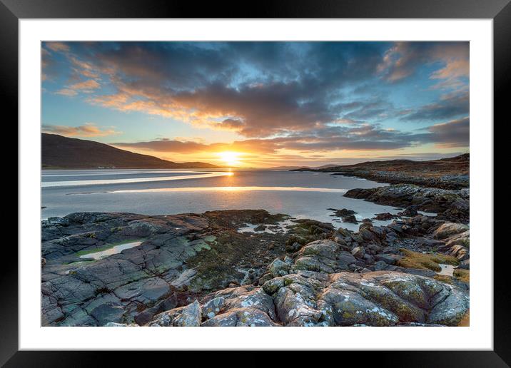 Stunning sunset across the sands at low tide at Luskentyre  Framed Mounted Print by Helen Hotson