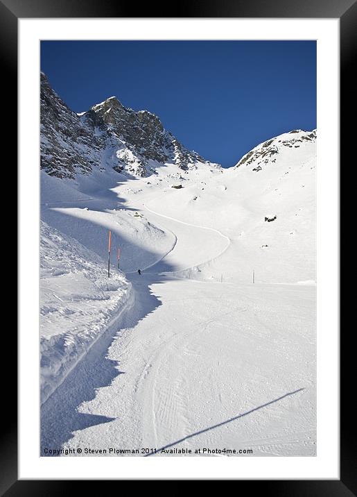 One lonely skier Framed Mounted Print by Steven Plowman