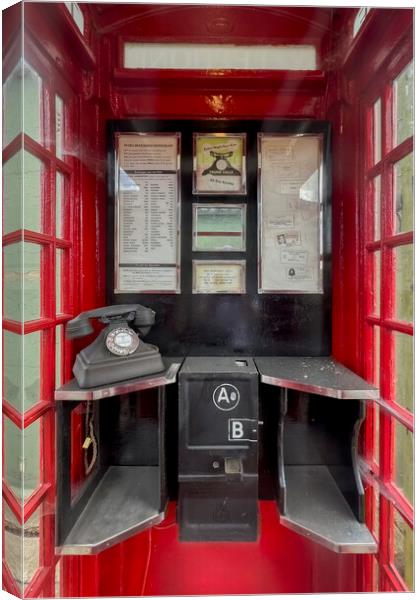 Red Telephone Box Canvas Print by Derek Beattie