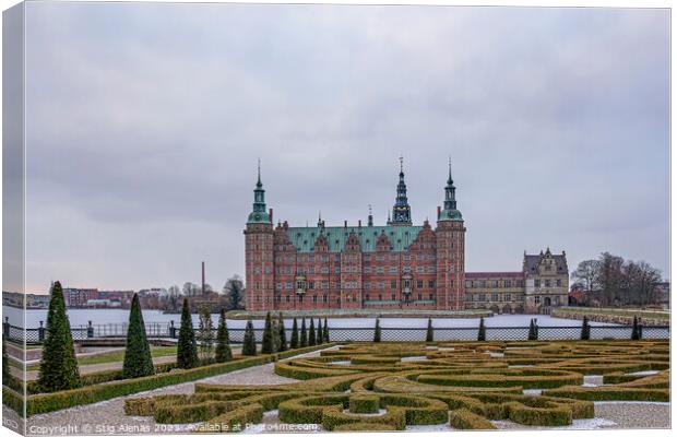 the palace garden of Frederiksborg castle in wintertime Canvas Print by Stig Alenäs