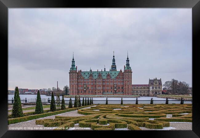 the palace garden of Frederiksborg castle in wintertime Framed Print by Stig Alenäs