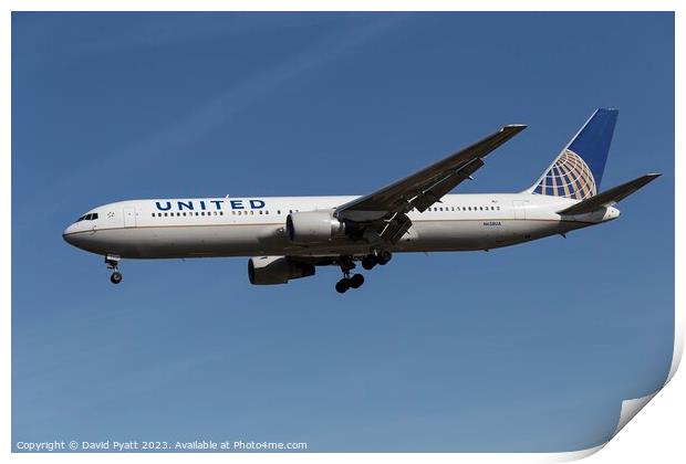   United Airlines Boeing 767 Print by David Pyatt