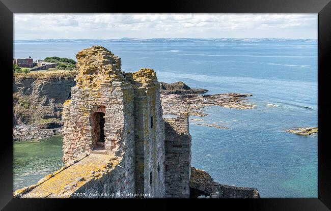 The top of the wall of Tantallon Castle with the North East tower, North Berwick, East Lothian, Scotland Framed Print by Dave Collins
