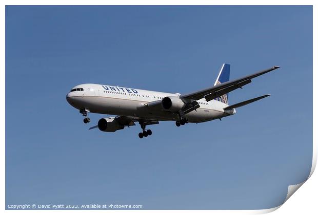 United Airlines Boeing 767-332 Print by David Pyatt