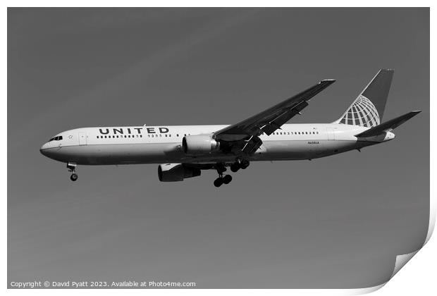 United Airlines Boeing 767 Print by David Pyatt