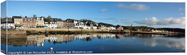 Millport Seafront on The Isle of Cumbrae Ayrshire Canvas Print by Les McLuckie