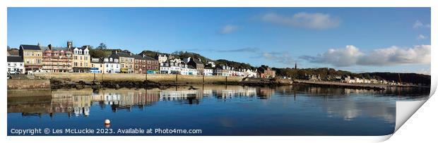 Millport Seafront on The Isle of Cumbrae Ayrshire Print by Les McLuckie