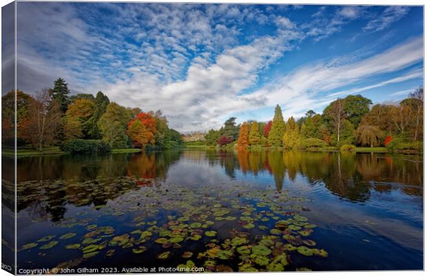Autumn colours at Sheffield Park in East Sussex En Canvas Print by John Gilham