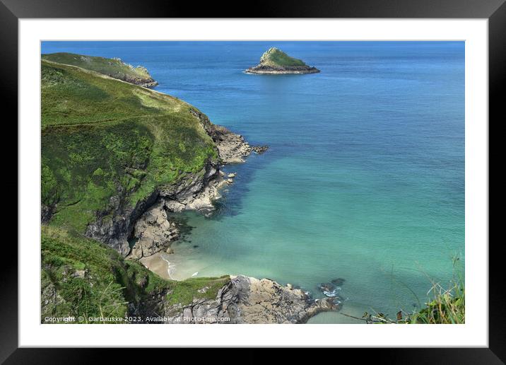 A low tide bay, Pentire, Cornwall, UK Framed Mounted Print by  Garbauske