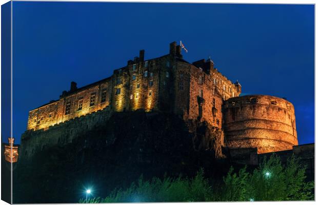 Edinburgh Castle At Night In Scotland Canvas Print by Artur Bogacki
