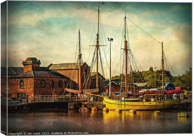 Tall masts at Gloucester Docks Canvas Print by Ian Lewis