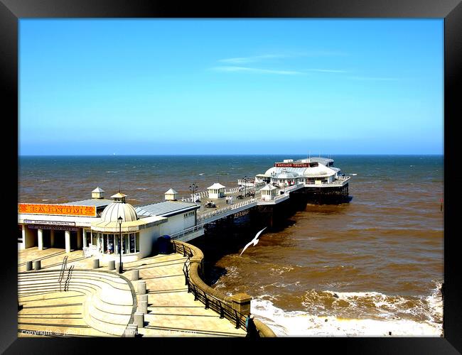 Cromer Pier. Framed Print by john hill