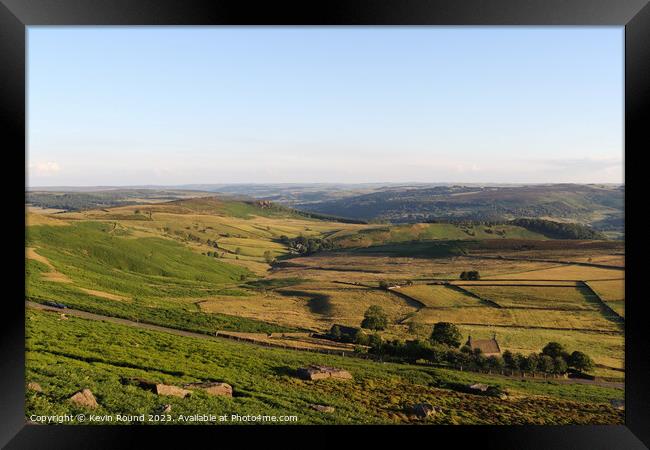 Stanage Edge looking south Framed Print by Kevin Round