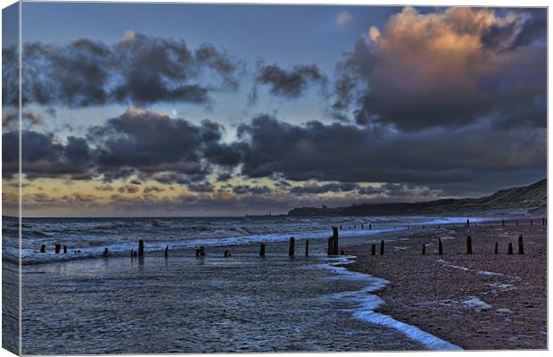 Dusk at Sandsend Canvas Print by Kevin Tate