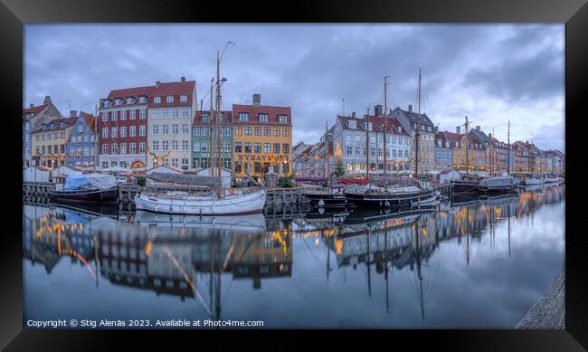 Panorama nyhamns canal in Copenhagen during the blue hour Framed Print by Stig Alenäs