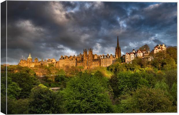 Sunset At Edinburgh Old Town In Scotland Canvas Print by Artur Bogacki