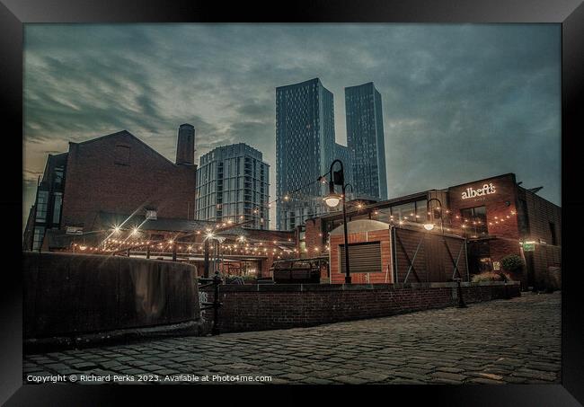 Albert Shed Restaurant  -Manchester City Centre Framed Print by Richard Perks