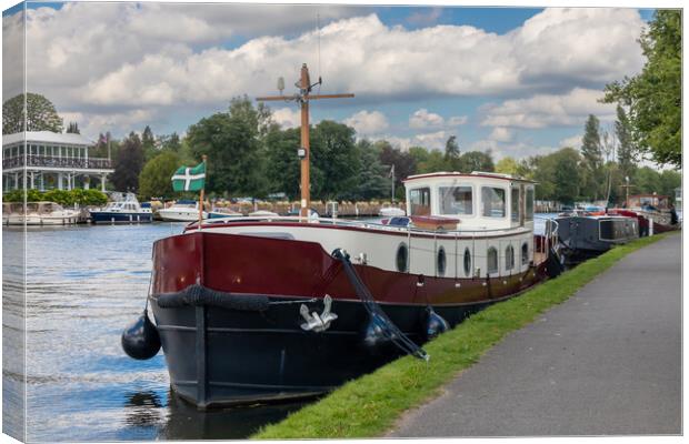 Barge moored on the River Thames in Henley  Canvas Print by Kevin Hellon