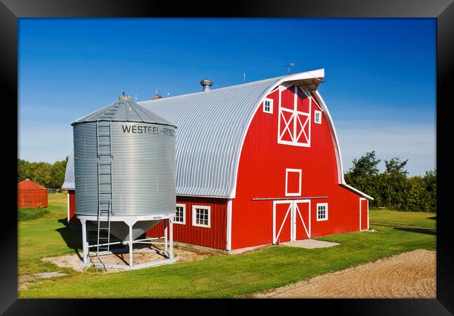 red barn and grain bin Framed Print by Dave Reede