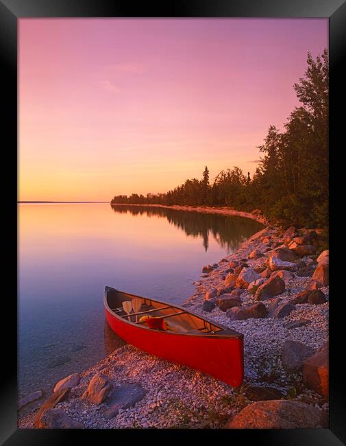canoe along shoreline Framed Print by Dave Reede