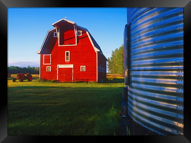 red barn Framed Print by Dave Reede